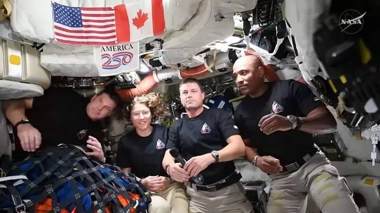 Donald Trump Sostiene Llamada con Astronautas de la Misión Artemis II que Sobrevolaron la Luna
