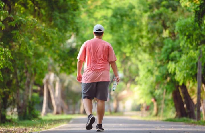 ¿Caminar después de comer?; descubre cómo este hábito transforma tu cerebro