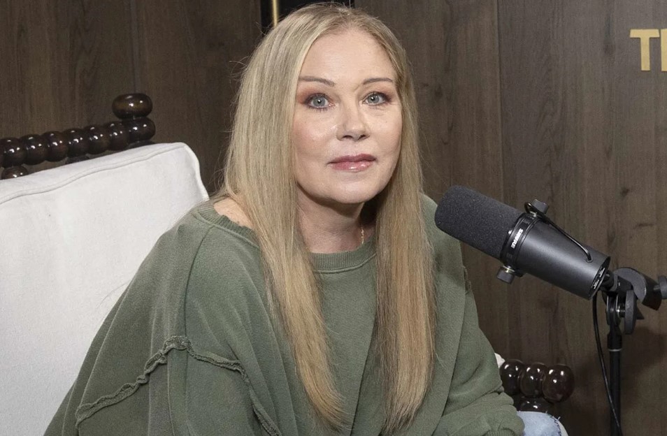 Christina Applegate, hospitalizada en medio de su lucha contra la esclerosis múltiple