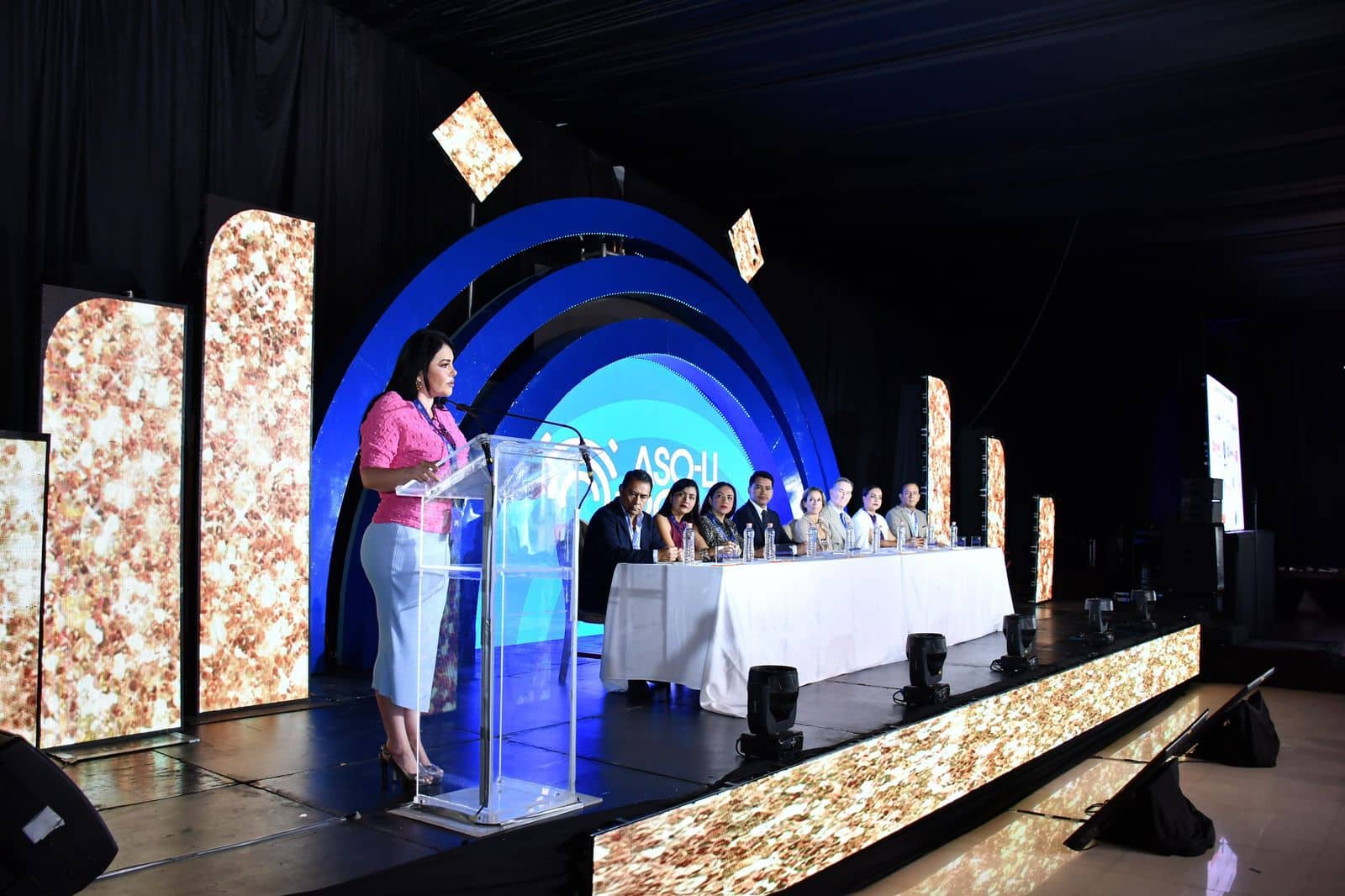 Ana Laura Romero Basurto fortalece vínculos con el sector financiero en el ASO-LI Finance Summit 2026