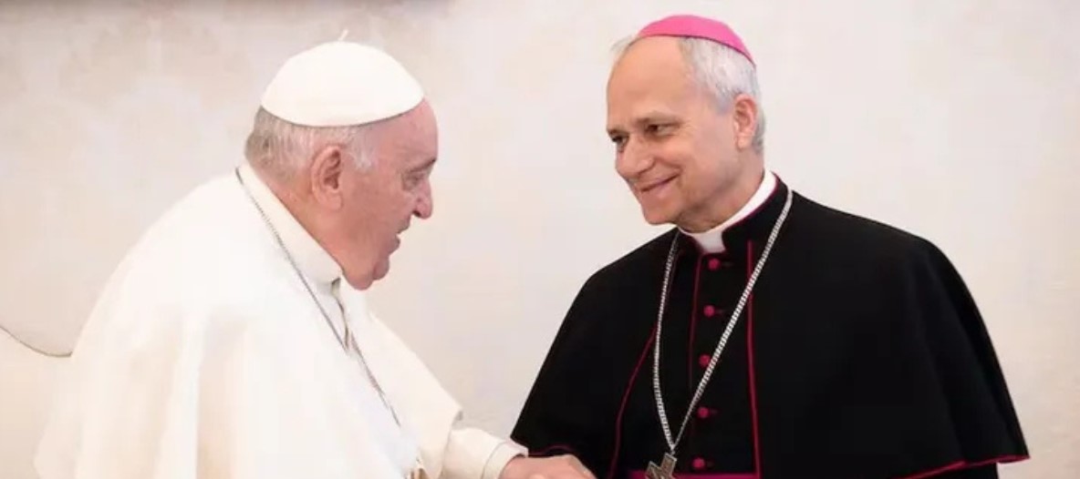León XIV recuerda a Francisco a un año de su muerte; destaca su cercanía con los más pobres y débiles