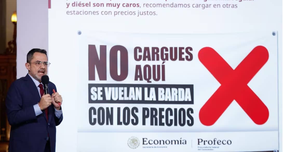 Precio de la gasolina: Profeco retoma campaña para quienes “se vuelan la barda”; con lonas exhibe a gasolineras