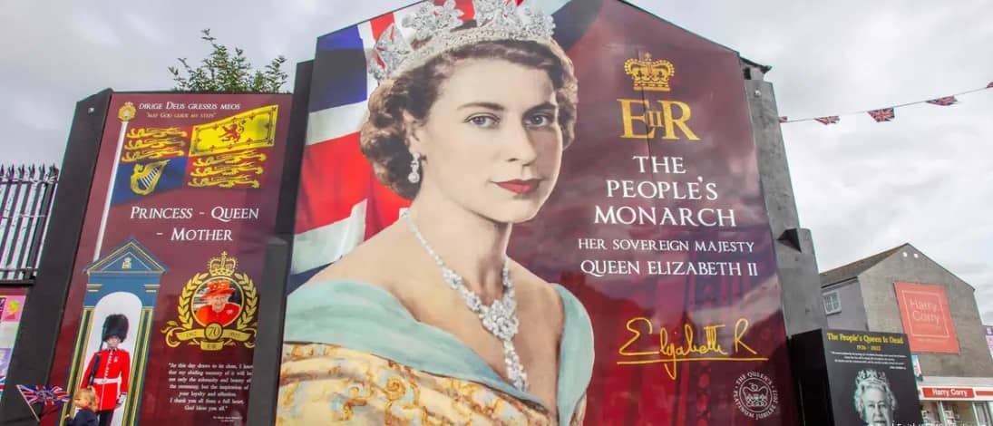 Carlos III rinde homenaje a la reina Isabel en su centenario