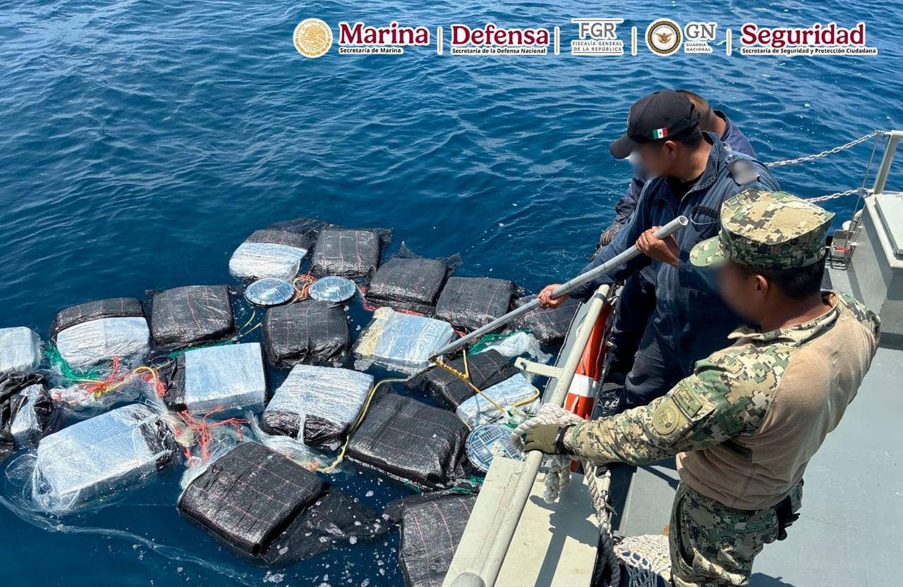 Aseguran casi una tonelada de cocaína frente a costas de Chiapas
