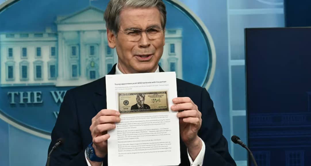 Gobierno de EU presiona por billete de 250 dólares con el rostro de Trump; secretario del Tesoro presenta el boceto