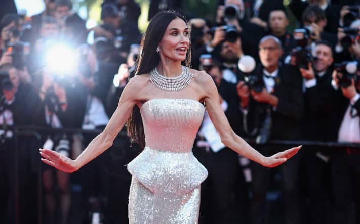 Demi Moore vuelve a desatar preocupación por su apariencia en el festival de Cannes