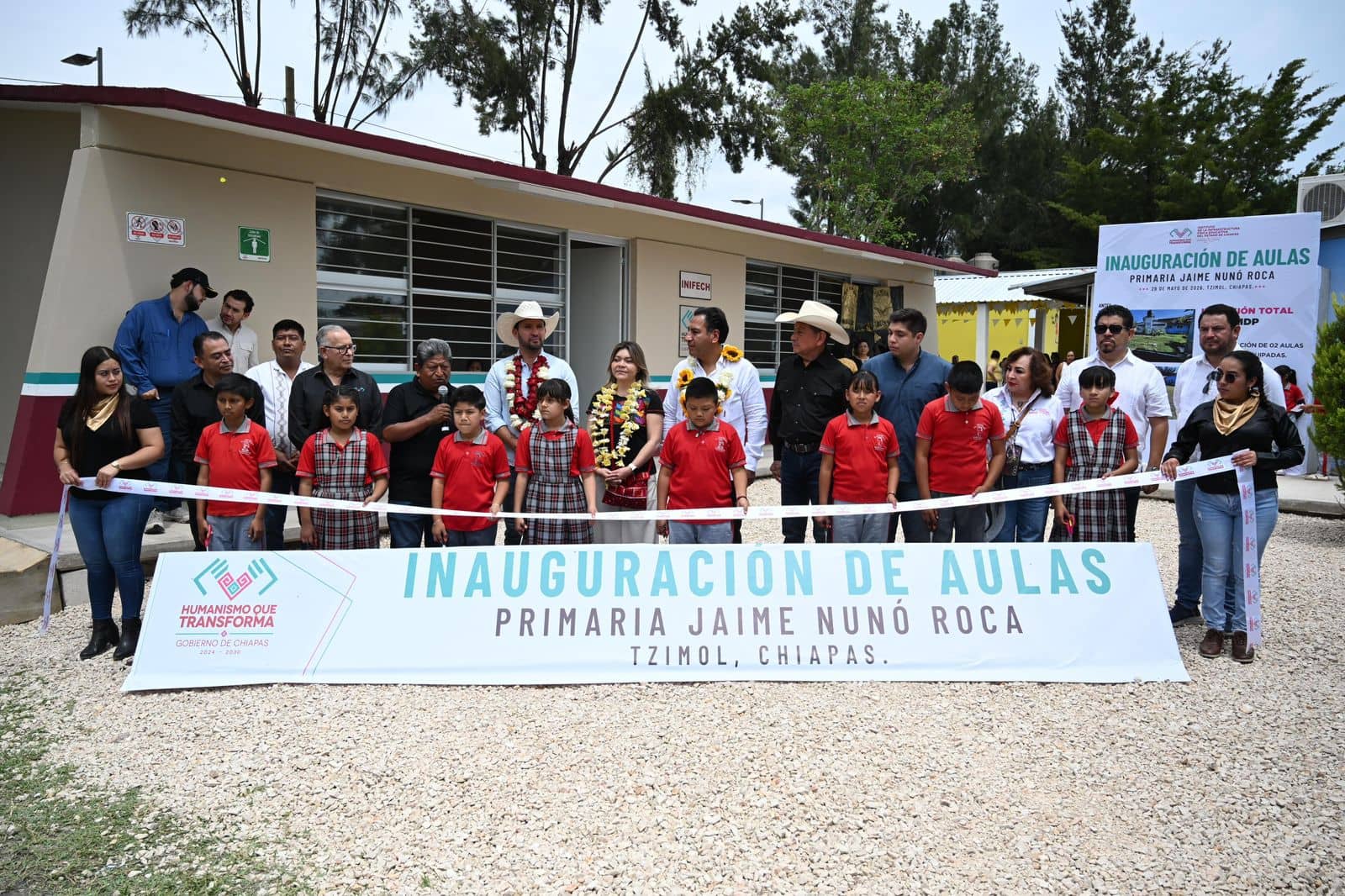 Eduardo Ramírez impulsa infraestructura educativa y carretera en Tzimol