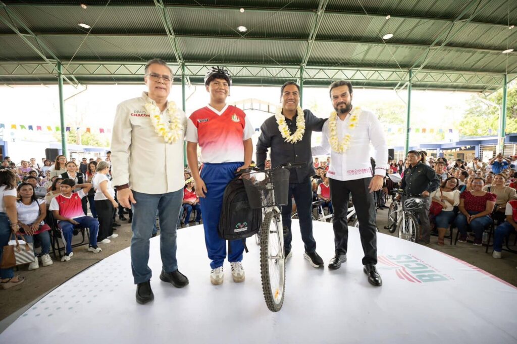 FOTO SEGUNDA ERA ENTREGA DE BICIS 1