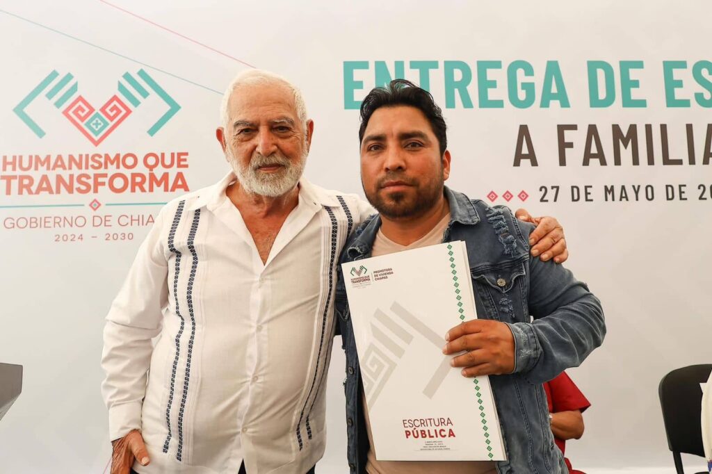 FOTO SEGUNDA ERA ENTREGA DE ESCRITURAS 1