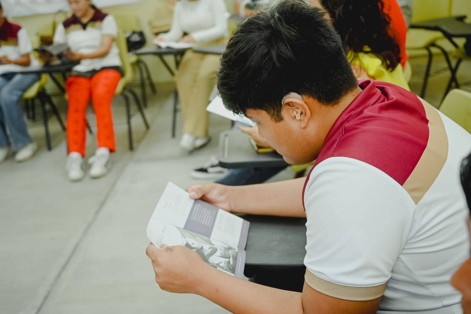 Presentan primer círculo de alfabetización para personas sordas en Chiapas