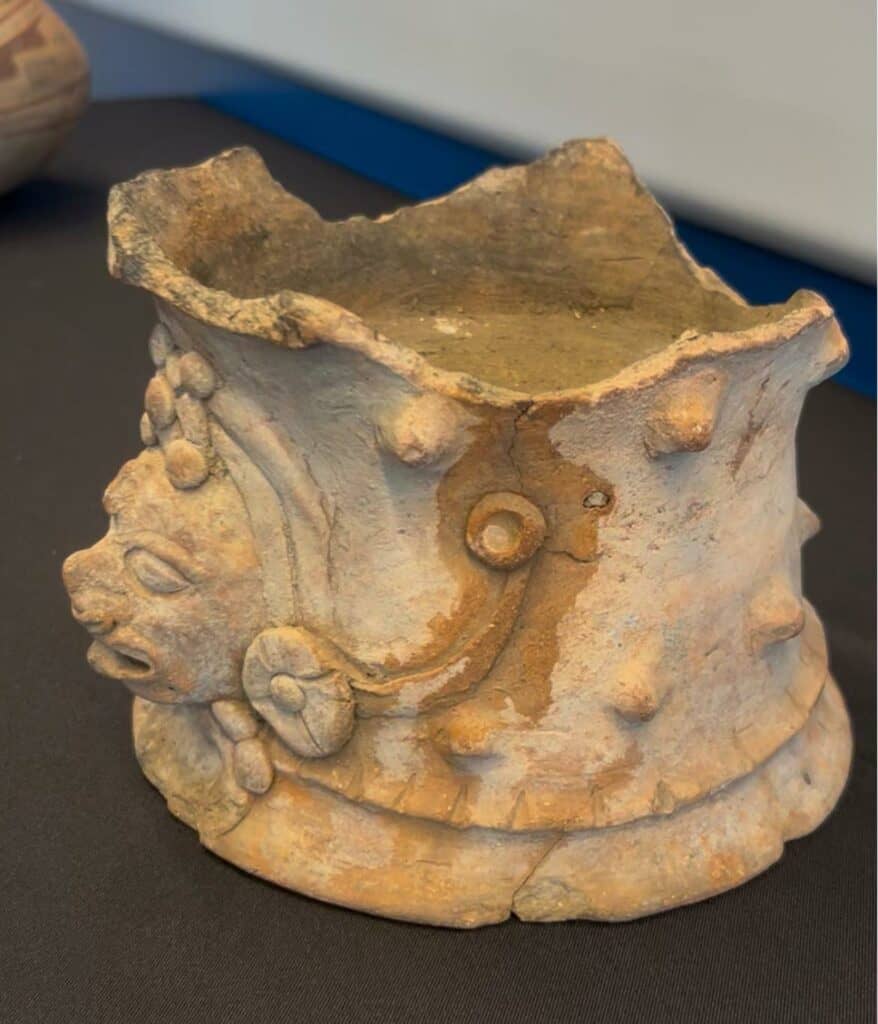 Estados Unidos restituye dos piezas arqueológicas del patrimonio cultural de México