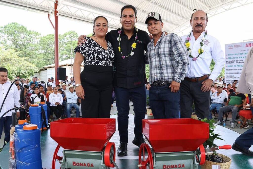 Eduardo Ramírez entrega apoyos al campo y pone en marcha obras prioritarias en la Frailesca 7 ERA REGION FRAILESCA4 1