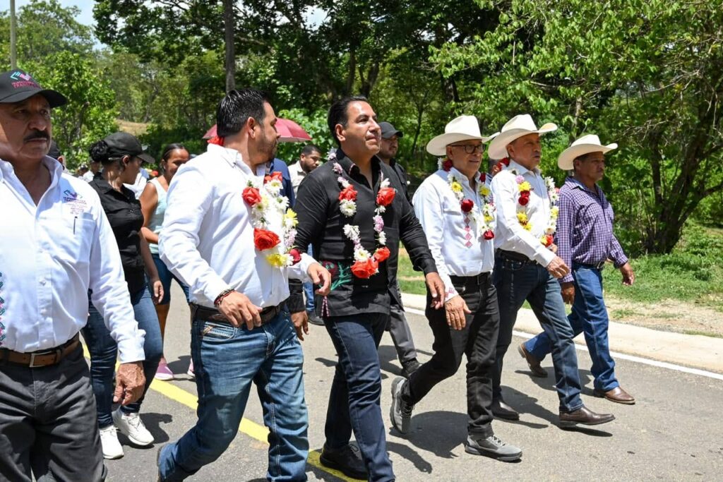 Eduardo Ramírez entrega apoyos al campo y pone en marcha obras prioritarias en la Frailesca 6 ERA REGION FRAILESCA7 1