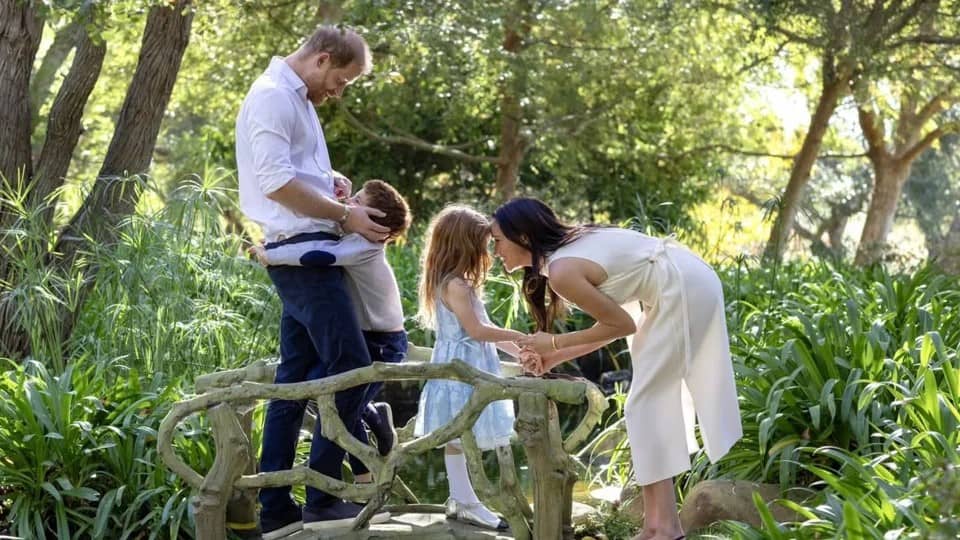 El príncipe Harry volverá a visitar Reino Unido con Meghan Markle y sus hijos tras cuatro años: “Quiere presentar a los niños a su familia”