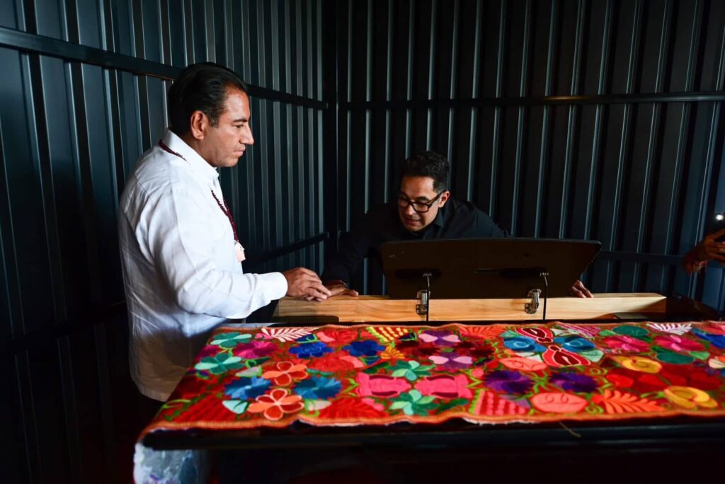 ARTURO AQUINO Y ERA FABRICA DE PIANOS 1