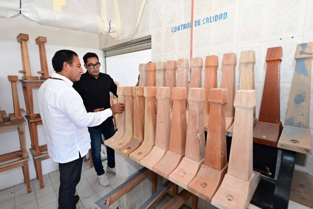 ARTURO AQUINO Y ERA FABRICA DE PIANOS3 1