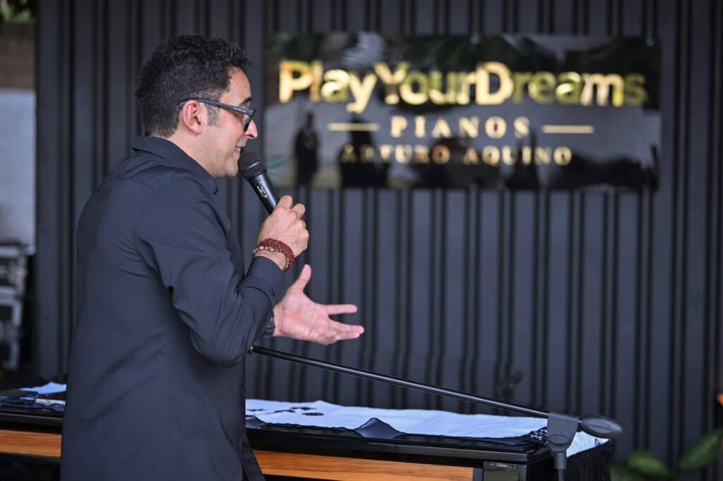 ARTURO AQUINO Y ERA FABRICA DE PIANOS4 1