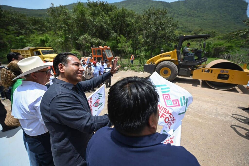 Eduardo Ramírez reafirma su compromiso con la paz, el bienestar y la prosperidad en Soyaló e Ixtapa 4 ERA EN SOYALO E IXTAPA1 1