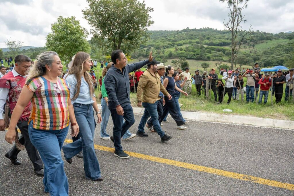 Eduardo Ramírez reafirma su compromiso con la paz, el bienestar y la prosperidad en Soyaló e Ixtapa 3 ERA EN SOYALO E IXTAPA2 1