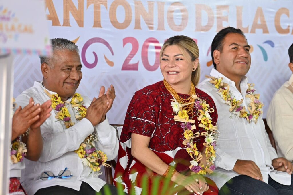 Eduardo Ramírez y Salomón Jara celebran la hermandad de Chiapas y Oaxaca en La Guelaguetza 7 ERA GUELAGUETZA CASA CHIAPAS EN OAXACA 1