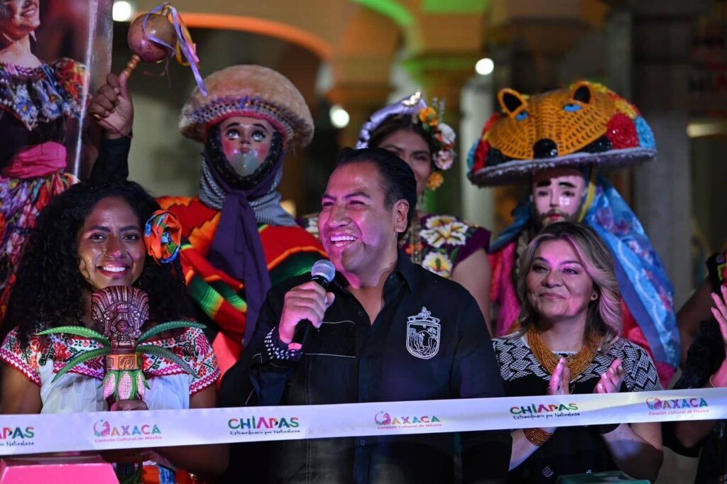 Eduardo Ramírez y Salomón Jara celebran la hermandad de Chiapas y Oaxaca en La Guelaguetza 5 ERA GUELAGUETZA CASA CHIAPAS EN OAXACA1 1