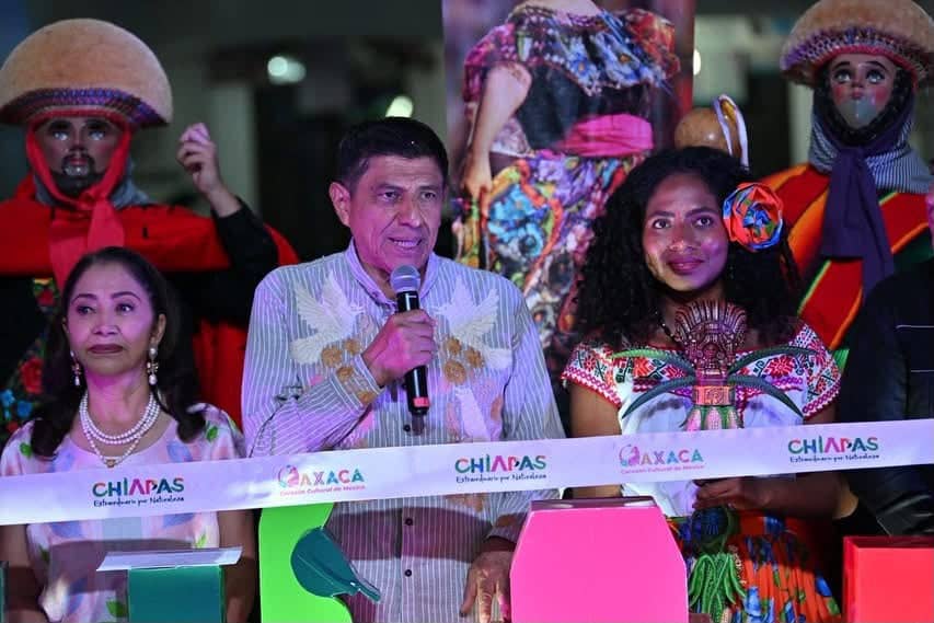 Eduardo Ramírez y Salomón Jara celebran la hermandad de Chiapas y Oaxaca en La Guelaguetza 3 ERA GUELAGUETZA CASA CHIAPAS EN OAXACA2 1