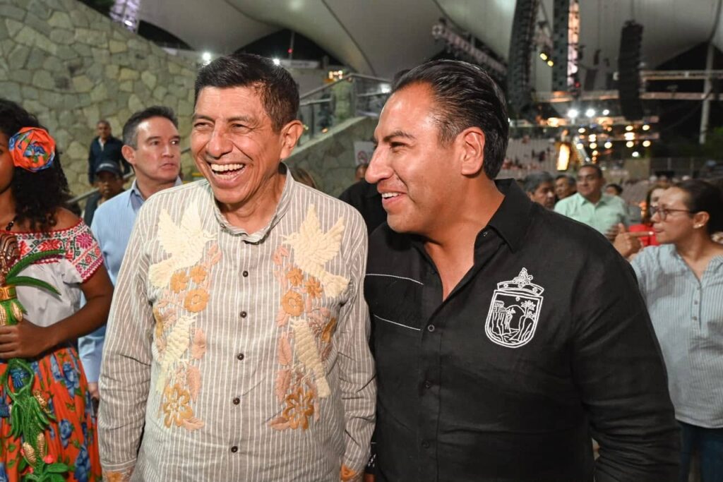 Eduardo Ramírez y Salomón Jara celebran la hermandad de Chiapas y Oaxaca en La Guelaguetza 4 ERA GUELAGUETZA CASA CHIAPAS EN OAXACA3 1