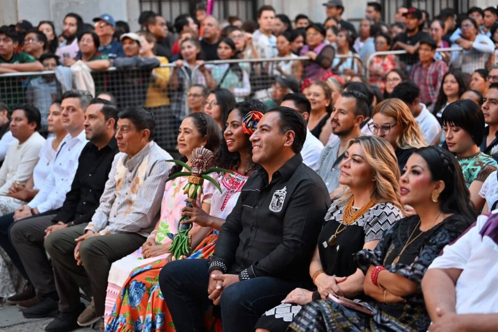 Eduardo Ramírez y Salomón Jara celebran la hermandad de Chiapas y Oaxaca en La Guelaguetza 6 ERA GUELAGUETZA CASA CHIAPAS EN OAXACA4 1