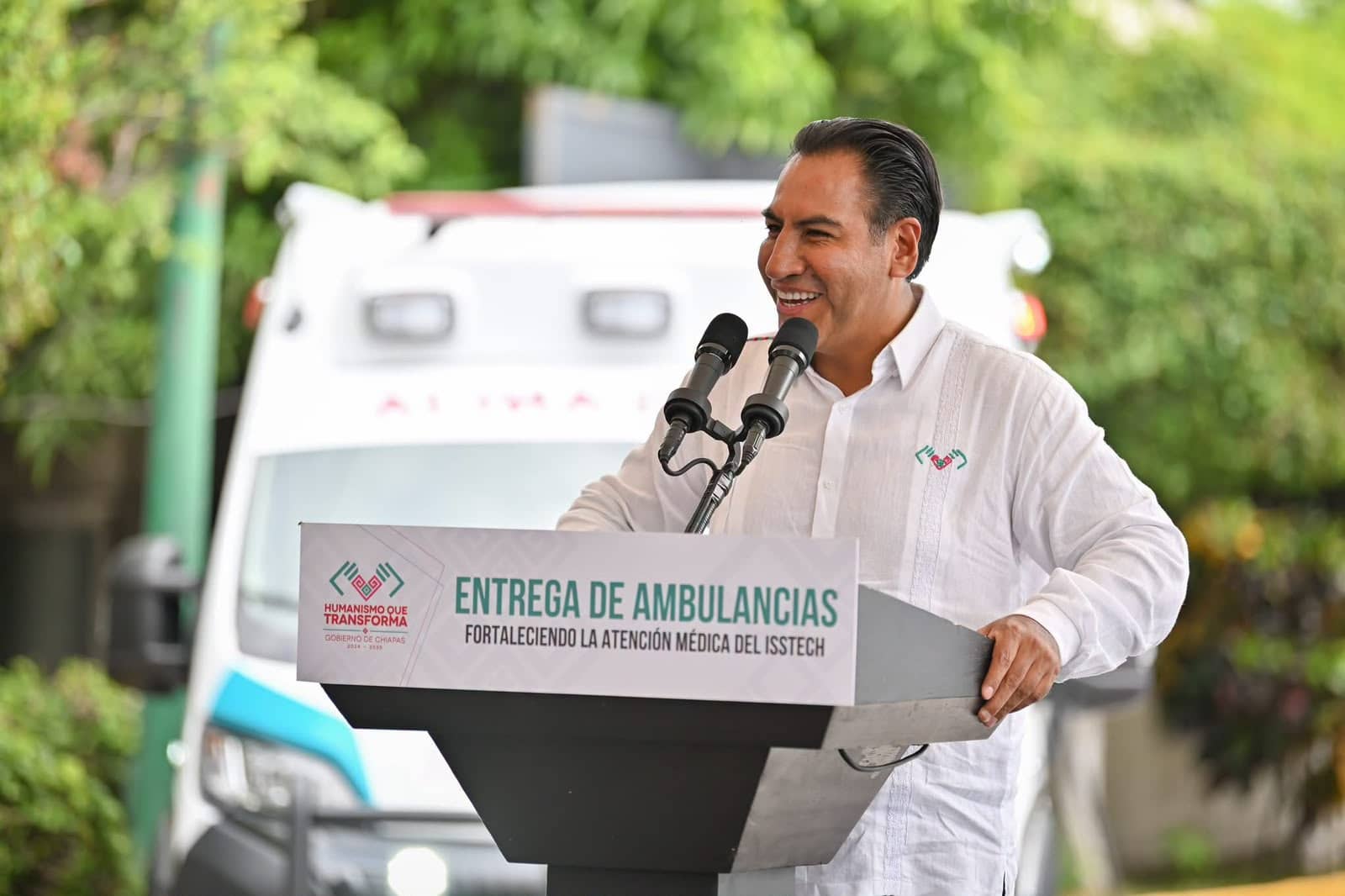 Eduardo Ramírez fortalece la atención médica del Isstech con la entrega de ambulancias