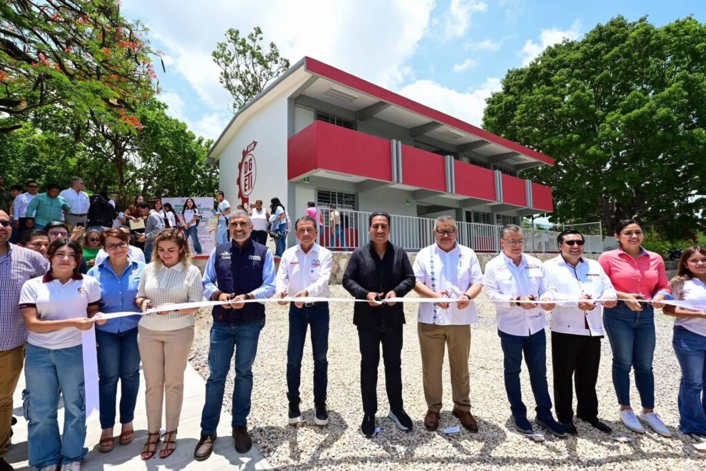 Eduardo Ramírez reconoce labor de combatientes forestales de Chiapas y reafirma el respaldo de su gobierno 4 FOTO SEGUNDA ERA ESCUELA Y COMBATIENTES INCENDIOS 1