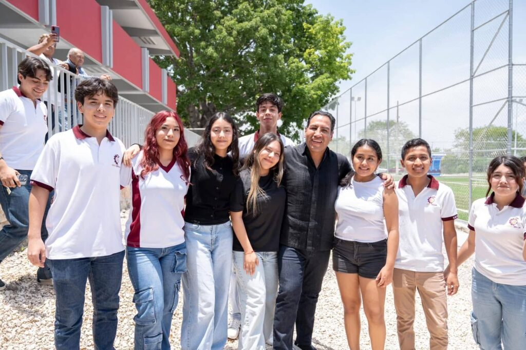 Eduardo Ramírez reconoce labor de combatientes forestales de Chiapas y reafirma el respaldo de su gobierno 6 FOTO TERCERA ERA ESCUELA Y COMBATIENTES INCENDIOS 1