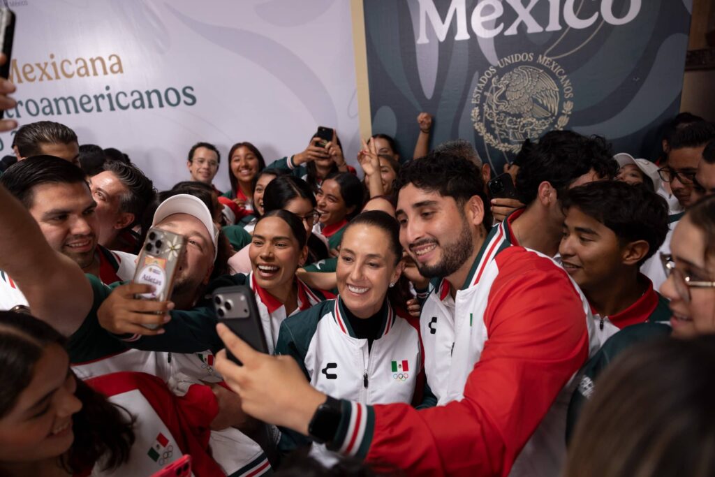 Presidenta Claudia Sheinbaum abandera a la delegación mexicana que participará en los XXV Juegos Centroamericanos y del Caribe Santo Domingo 2026 1 FOTOS Presidenta Claudia Sheinbaum abandera a la delegacion mexicana que participara en los XXV Juegos Centroamericanos y del Caribe Santo Domingo 2026 4 1