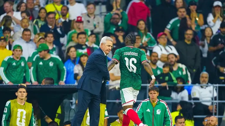 Julián Quiñones arremete contra Javier Aguirre por cambiarlo ante Inglaterra: "Se mam…, se equivocó el viejo"