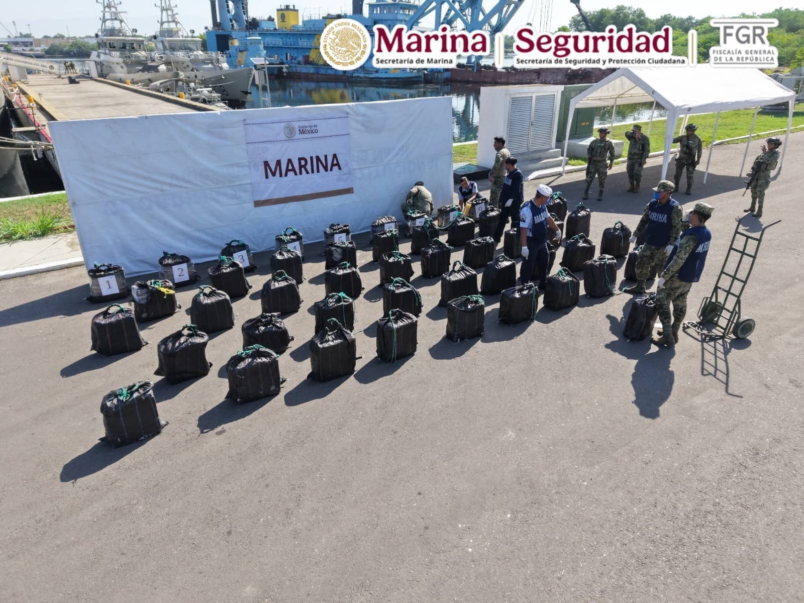 Semar asegura embarcación en Chiapas con 1.5 toneladas de cocaína; hay cinco extranjeros detenidos