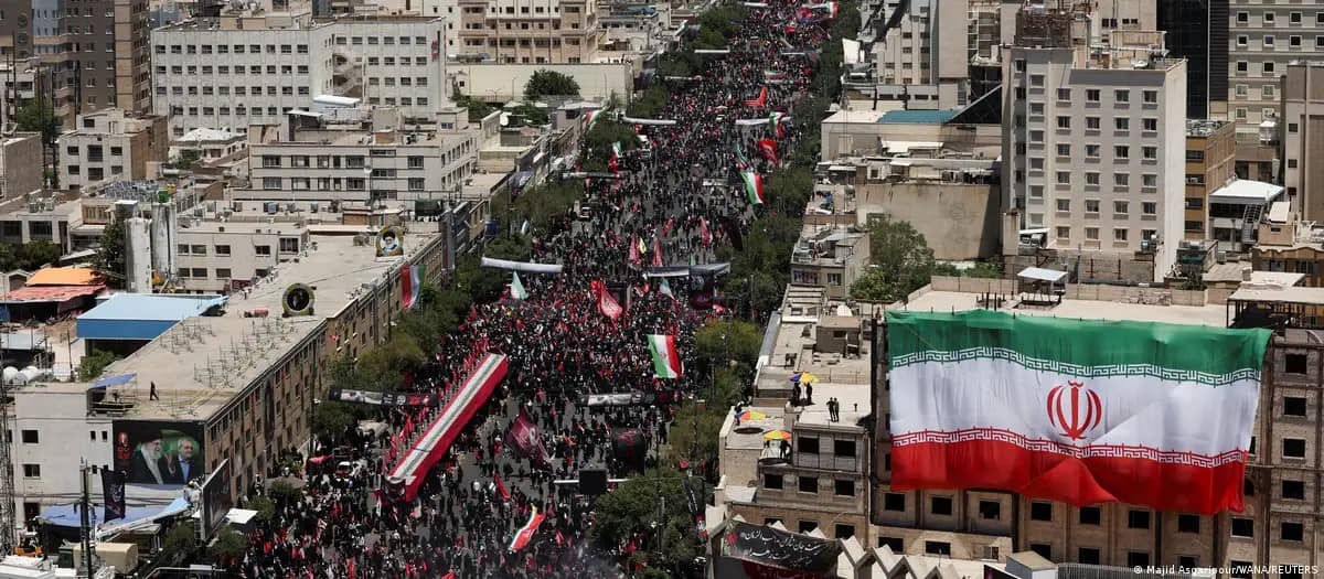 Irán sepulta a Jamenei entre llamamientos a la "venganza"