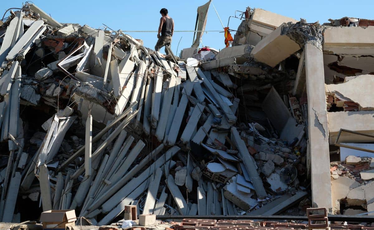 No hay grúas para sacar a Fabio, el niño de 9 años atrapado tras el terremoto