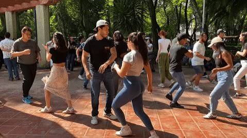 Bailar este género reduce los síntomas depresivos en jóvenes adultos