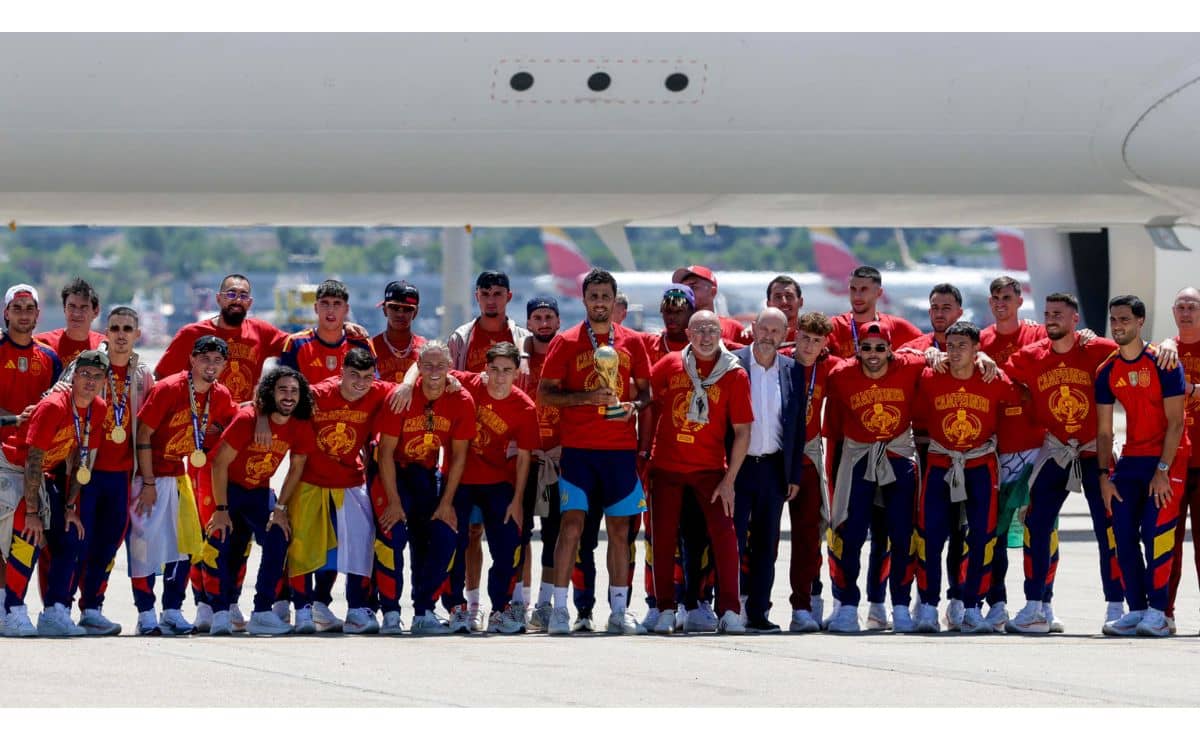 Selección de España llega a Madrid con el trofeo del Mundial 2026