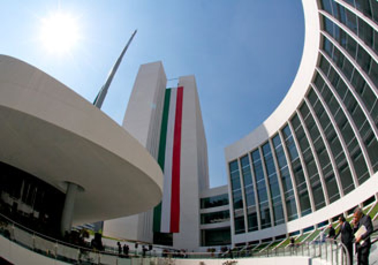 Senado recibe iniciativa presidencial de Ley contra Feminicidio; propuesta prevé penas de hasta 70 años