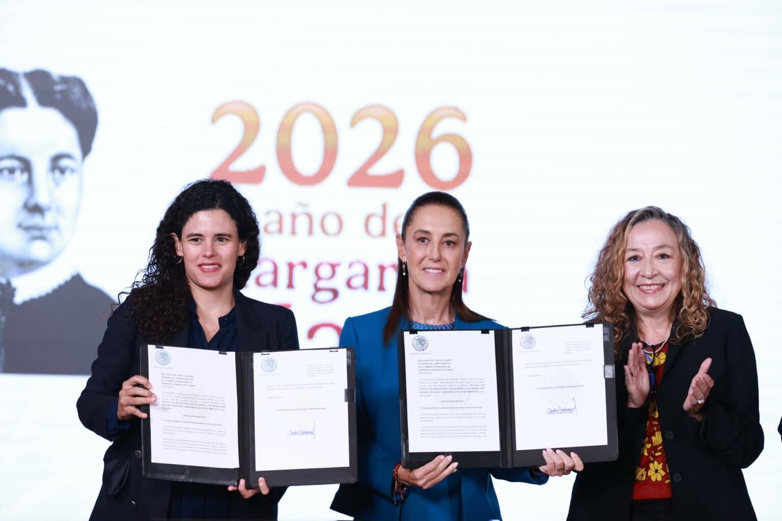 Sheinbaum envía al Congreso ley para homologar el feminicidio en todo México