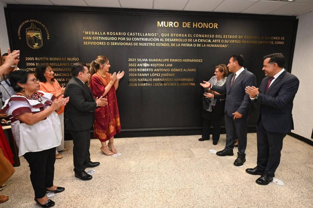 Gobernador Eduardo Ramírez Aguilar impone medalla “Rosario Castellanos” a Malú Mícher 8 ERA MEDALLA ROSARIO CASTELLANOS A MALU MICHER1 1