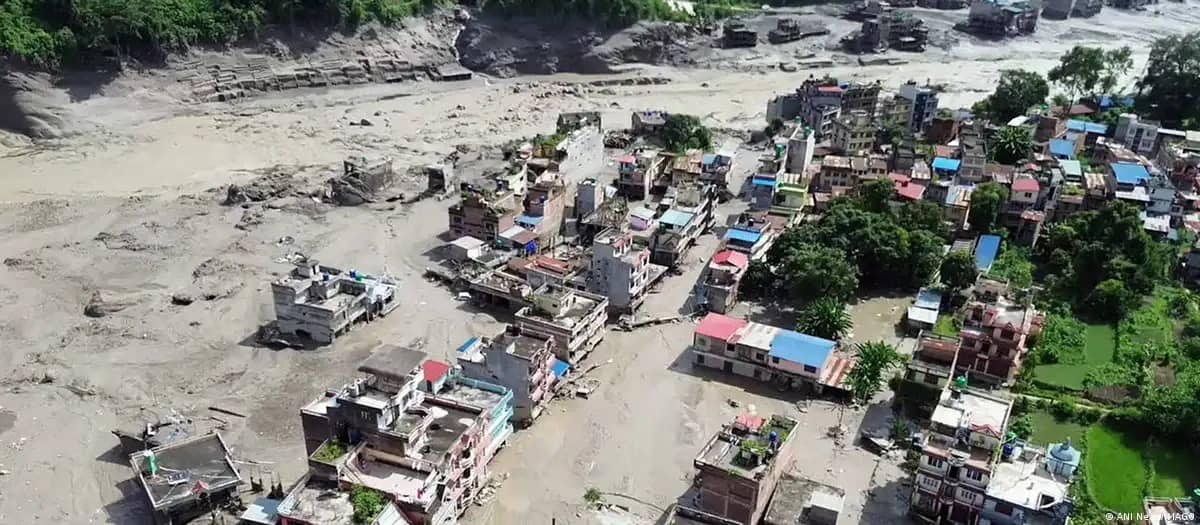Nepal y China buscan a casi 1.400 desaparecidos tras riadas