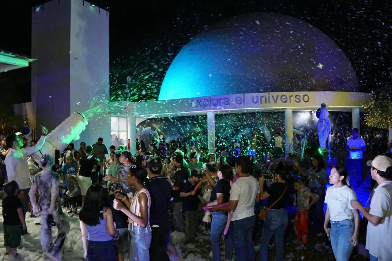 Más de 1,500 personas vivieron una noche de ciencia, estrellas y espuma en el Planetario Tuxtla