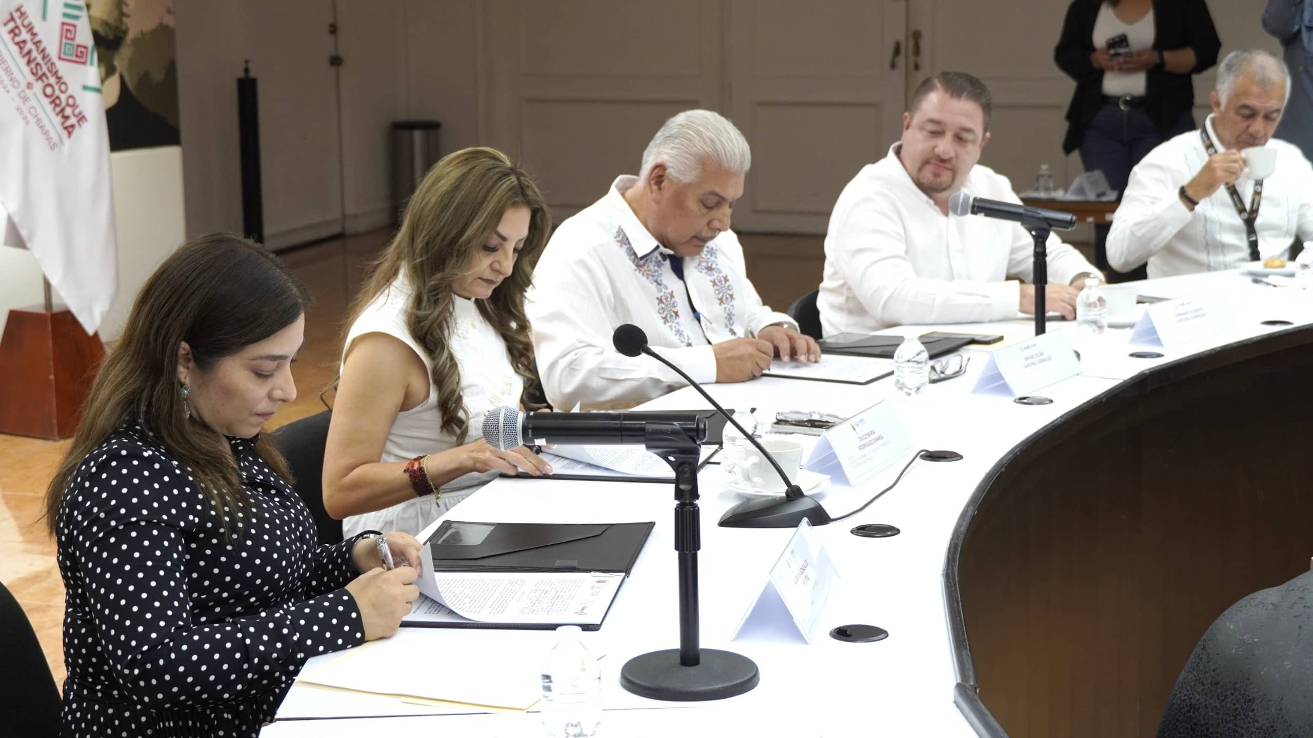 Dulce Rodríguez Ovando atestigua firma de convenio entre Chiapas y Tabasco para fortalecer el transporte
