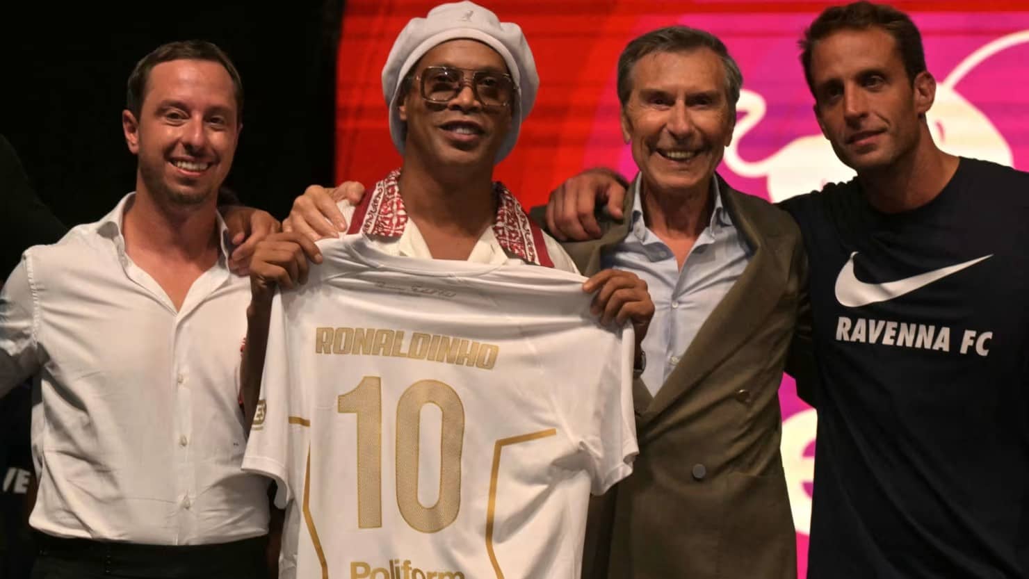 Ronaldinho regresa al fútbol profesional: ficha con el Ravenna FC de la Serie C de Italia