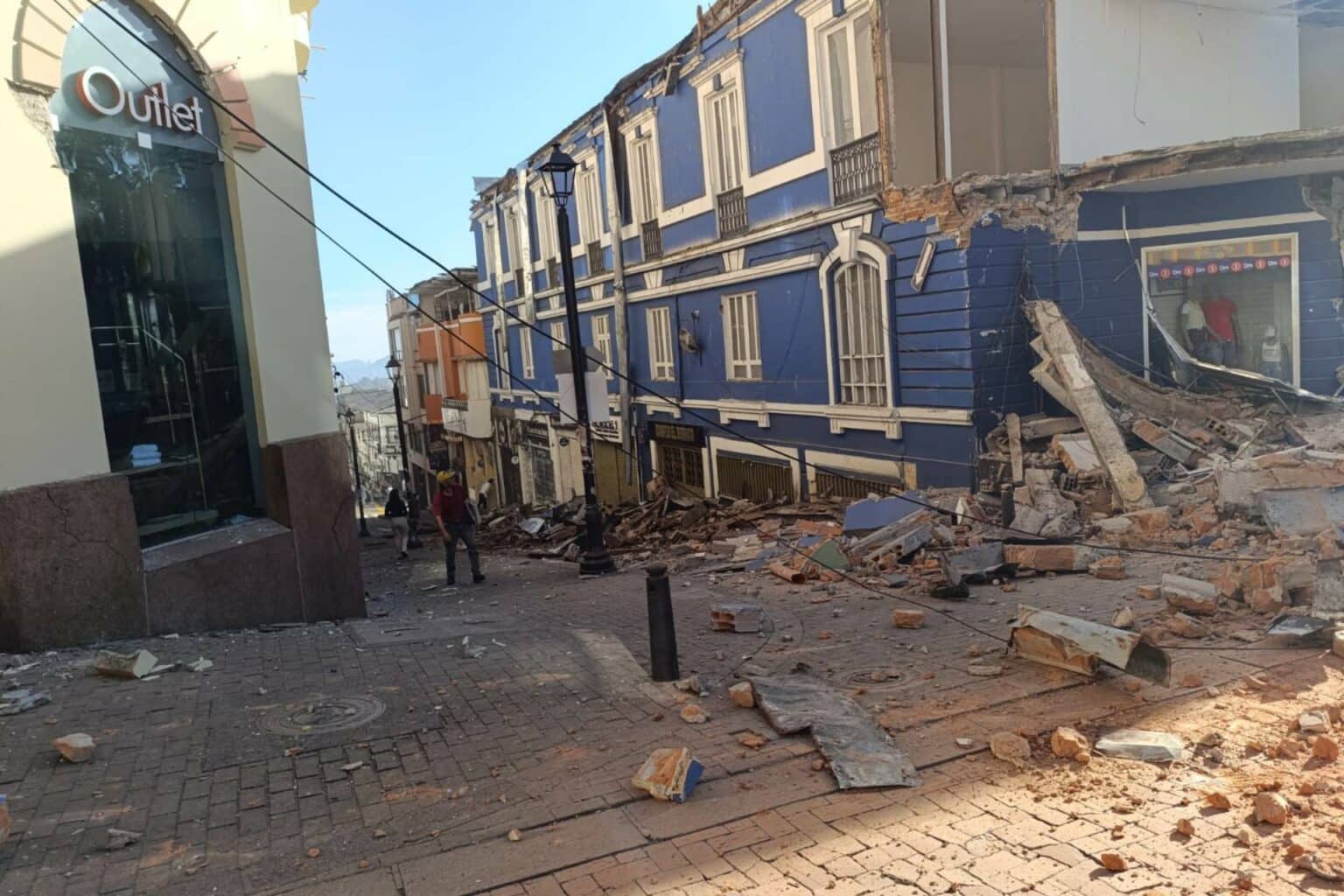Sheinbaum ofrece apoyo a Colombia tras sismo de magnitud 7.4
