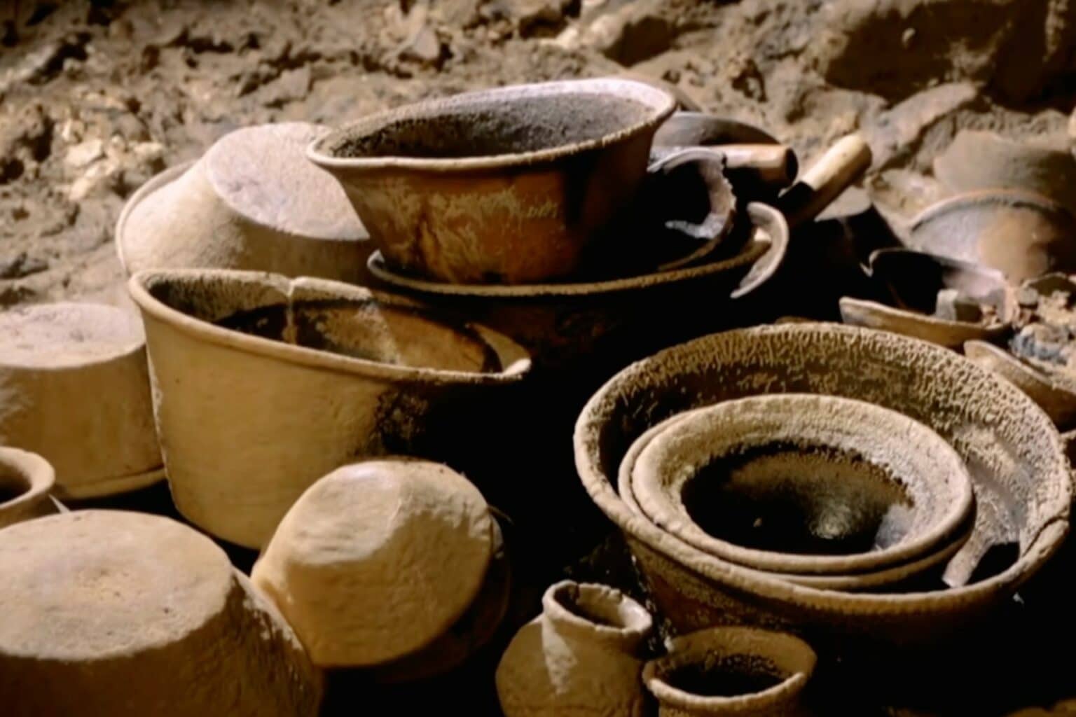 Descubren 179 piezas prehispánicas en una cueva ritual de la cultura zoque en Chiapas