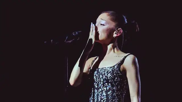Ariana Grande se despide entre lágrimas de sus fans en el último concierto antes de alejarse de la vida pública