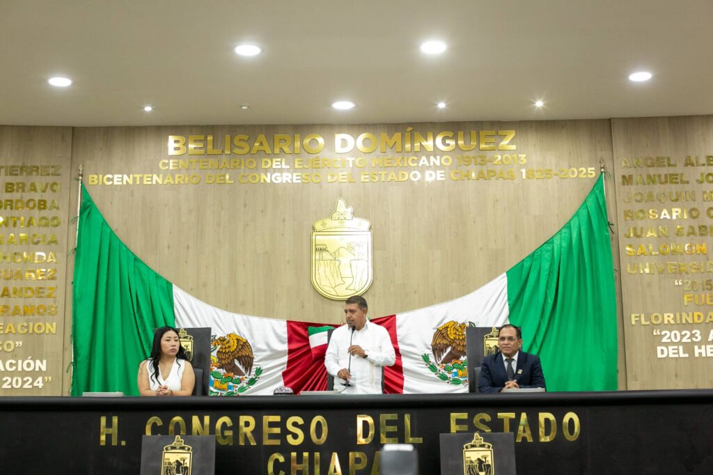 Realizan en Congreso “Parlamento Universitario en Ciencias Políticas de la UNICACH” 3 CONGRESO CHIAPAS MARCELA2 1