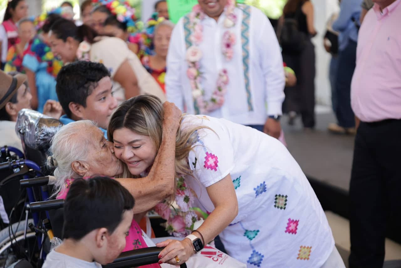 Sofía Espinoza Abarca encabeza Jornada Estatal DIF en Palenque